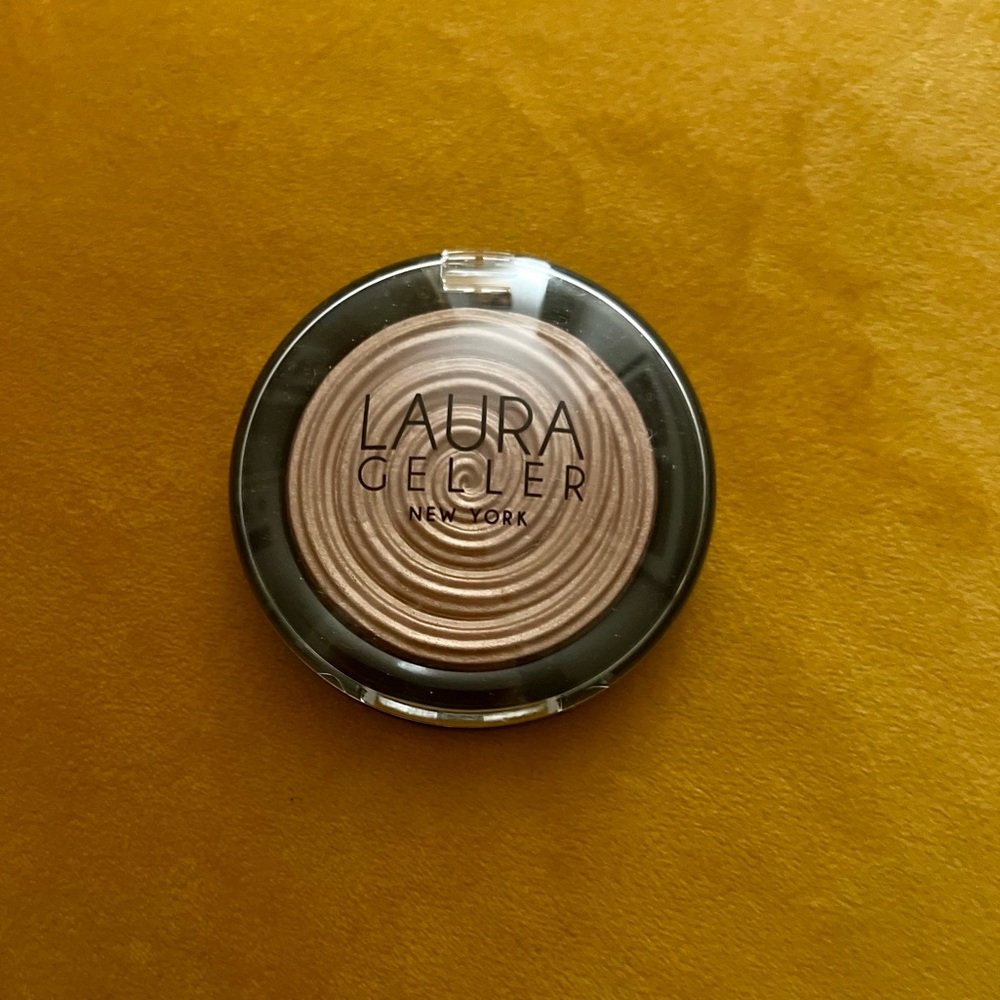 LAURA GELLAR - BAKED GELATO SWIRL ILLUMINATOR
